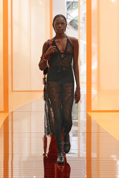 Look 13